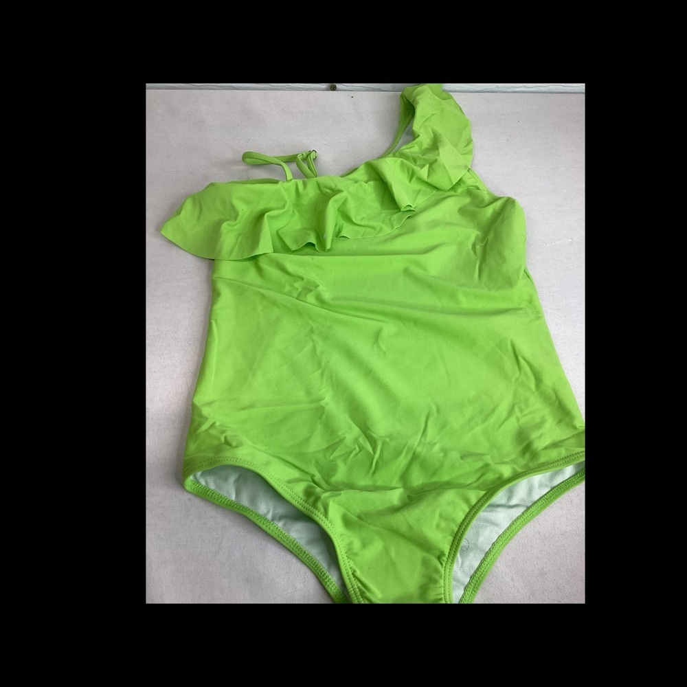 Green little girl swimsuit. 10